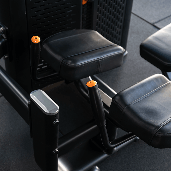 SE-28735-patada-gluteo-apoyo-manos